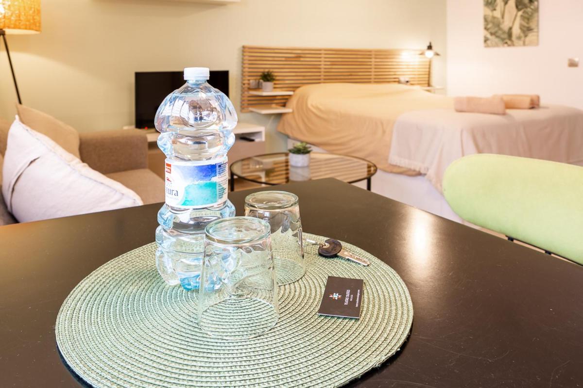Teatro Suites Malaga City Flat Exterior photo